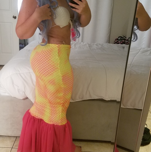 Handmade Mermaid🧜🏼♀️ Skirt & Crown Costume + Shell cups with pearl Details - Picture 5 of 8